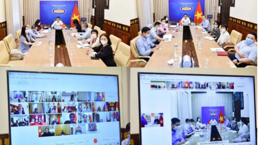 Representative missions aboard urged to promote Vietnamese image